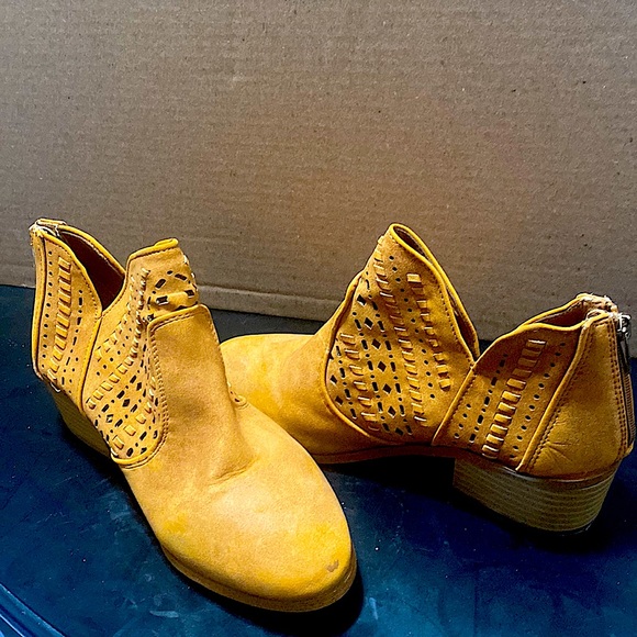 Vince Camaro CG pradaxa ankle boots in tan - Picture 1 of 3